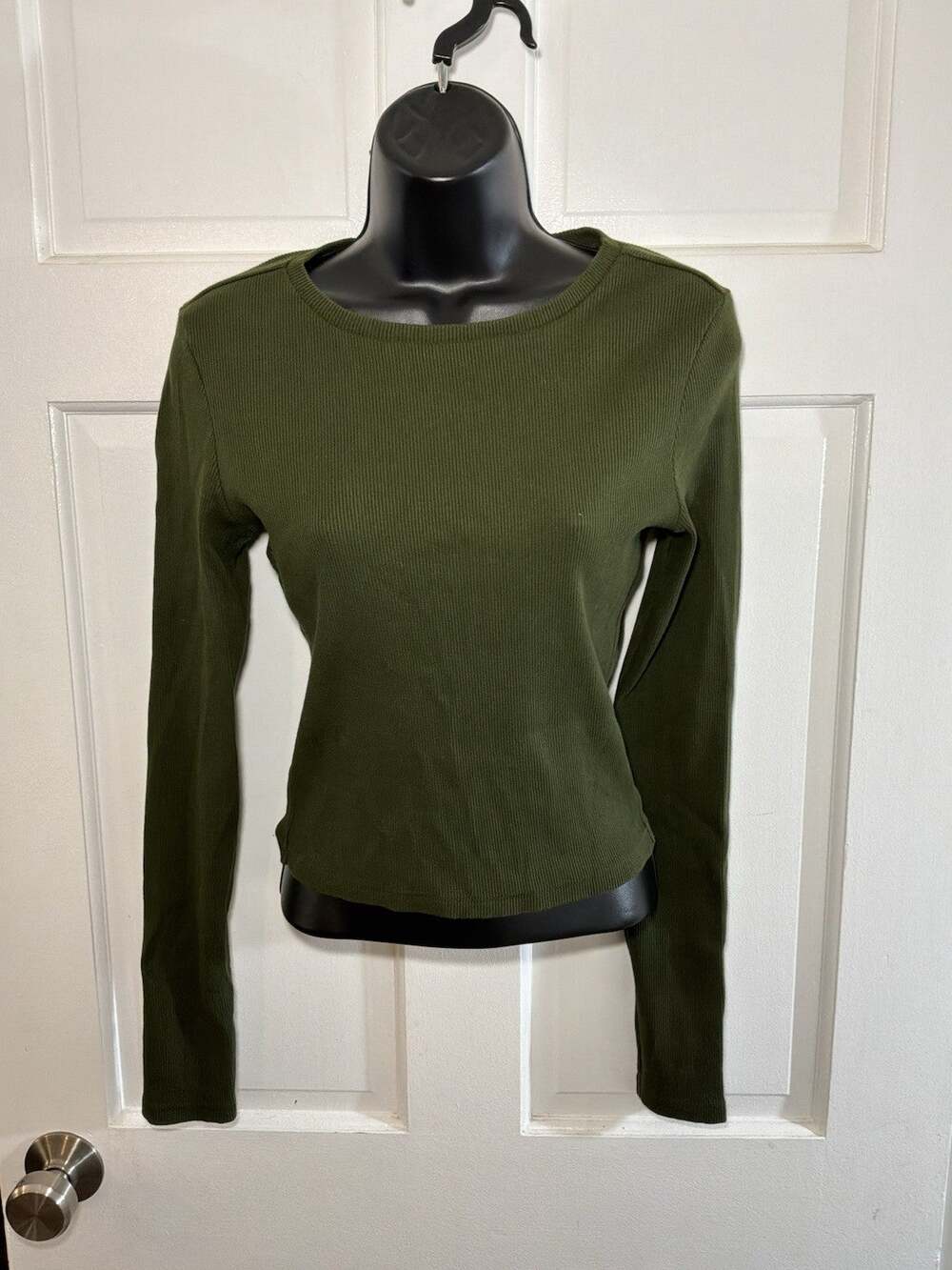 Ladies Universal Thread Olive Top Size Small